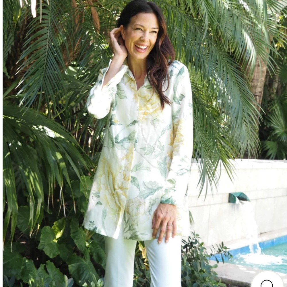 - Charlotte Kellogg palm linen Tunic in Blue Gray Palm Floral Long Sleeve L